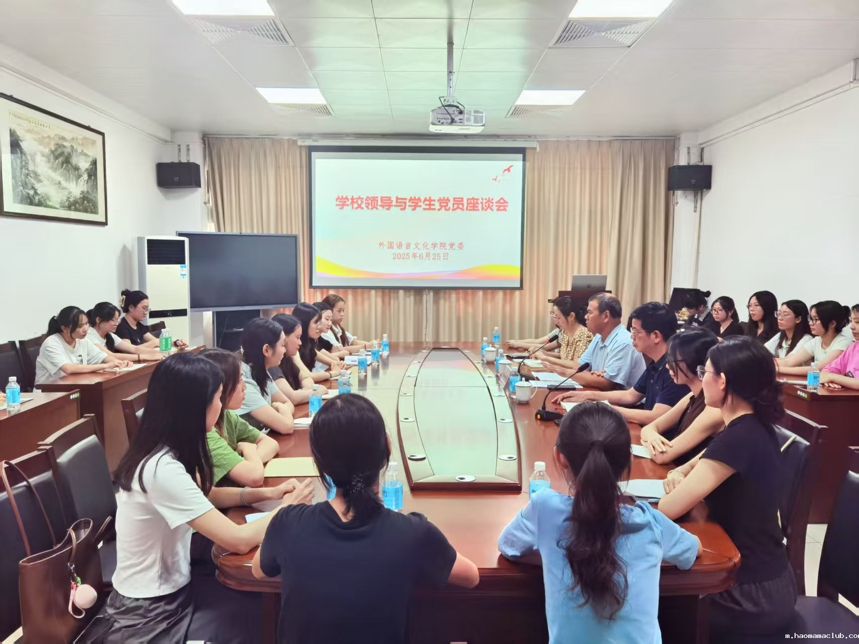 校领导与我院毕业生党员座谈并讲党课